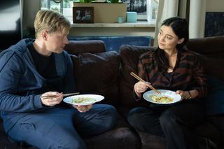 M jak miłość odc. 1715. Radek (Philippe Tłokiński), Iza (Adriana Kalska)