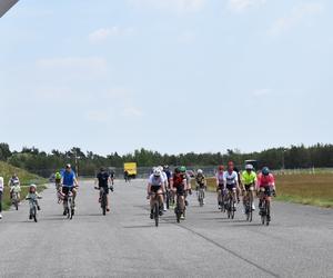 W weekend rowerowo było na pilskim lotnisku