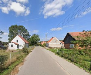   To jedno z nielicznych takich miejsc na Mazurach. Drewniany kościółek z XVII wieku robi wrażenie!