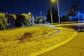 Tychy: Pożar samochodu na rondzie