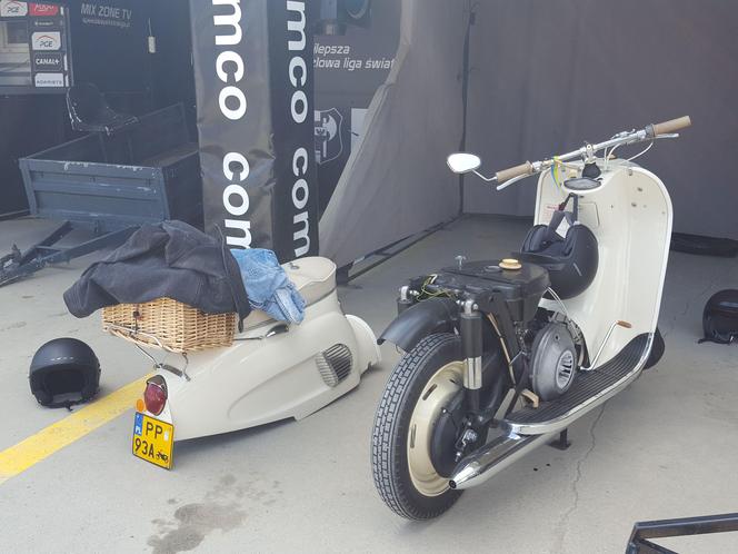 Osy kręciły kółka na stadionie żużlowym w Lesznie. Ogólnopolski zlot skuterów Osa Osieczna-Leszno 