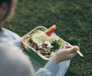 Redukuje ryzyko cukrzycy, chorób serca i miażdżycy. Nowa dieta dobra również dla środowiska