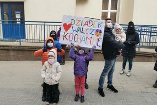 Z Bytomia do Lublina, by wesprzeć chorego. Dziadek, walcz! Kocham cię, brzmiał napis. Cały oddział zalał się łzami