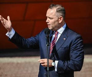 Iskrzy między Donaldem Tuskiem a Karolem Nawrockim