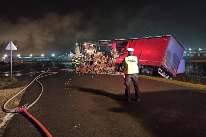 Łódzkie. Zostawił TIR-a w rowie, sam poszedł do baru. Wszystko spłonęło