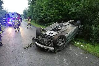 Podkarpackie. BMW wypadło z drogi [ZDJĘCIA]