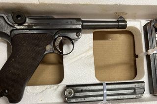 Zabytkowy pistolet z 1921 roku trafił do kołobrzeskiego Muzeum