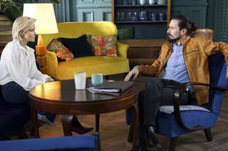 Barwy szczęścia odc. 2057. Bożena (Marieta Żukowska), agent Miron (Mateusz Wądrzyk)