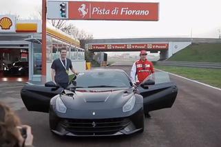 Kimi Raikkonen za kierownicą: pokaz możliwości Ferrari F12 Berlinetta - WIDEO