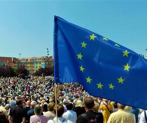 Manifestacja 4 czerwca na placu Solidarności w Szczecinie