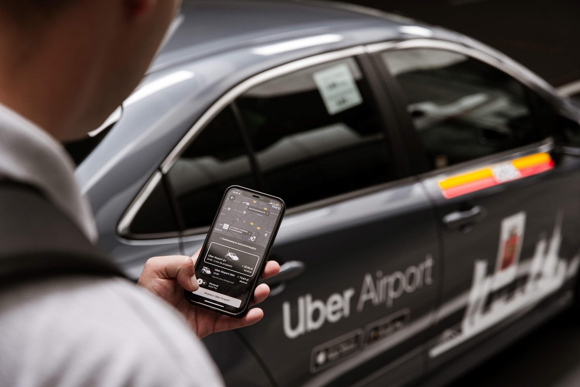 700 tysięcy przewiezionych pasażerów w rok. Uber i Lotnisko Chopina świętują pierwsze urodziny
