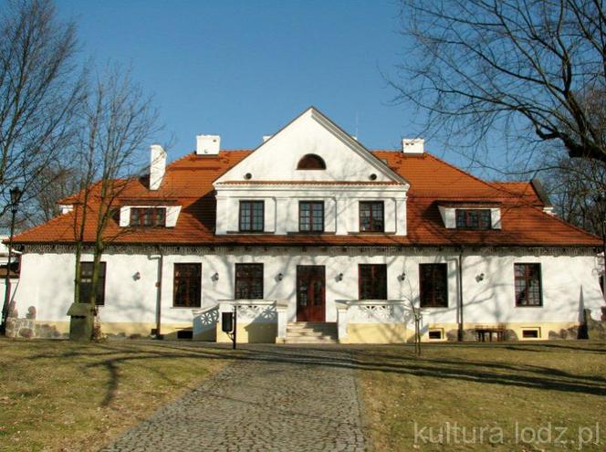 Piękne i przerażające… Jakie historie kryją bełchatowskie dwory? 