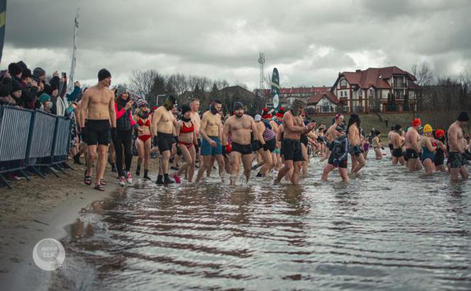 XIV Kąpiel dla odważnych. Morsy wykąpały się na Plaży Miejskiej w Ełku