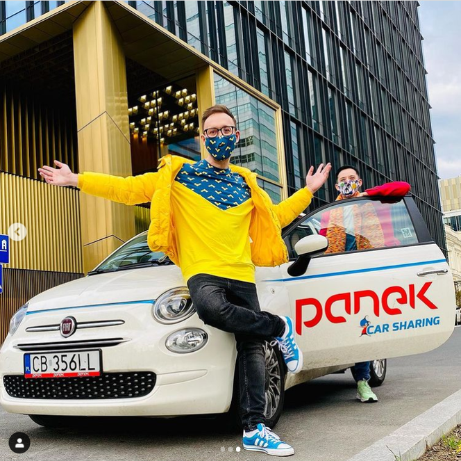 Mariusz Kozak z "Gogglebox. Przed telewizorem" jeździ z Pankiem