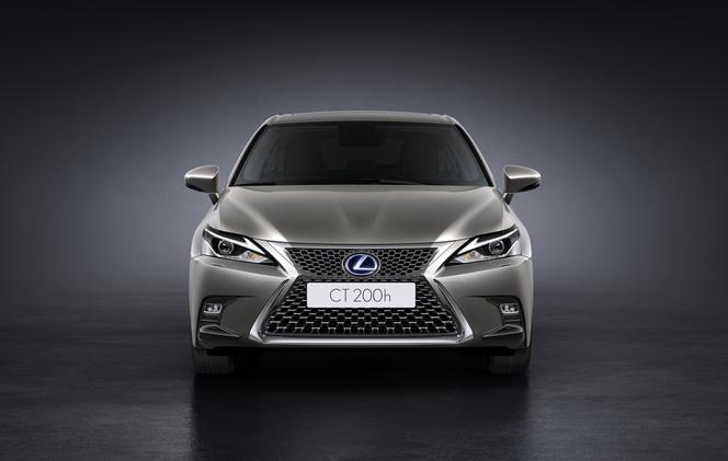 Lexus CT200h lifting 2018