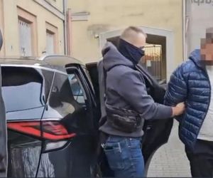 Policja zatrzymała recydywistę z narkotykami, bronią i milionem złotych!