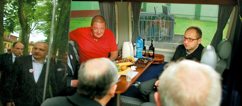 Kamiński z ukrycia pomaga Kaczyńskiemu