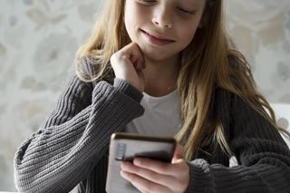 Telefon to dla dziecka łącze ze światem i narzędzie do zdobywania wiedzy 