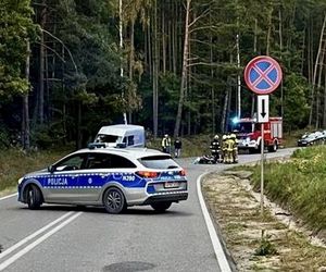 Czołowe zderzenie motocyklistki z osobówką. 43-latka nie miała szans