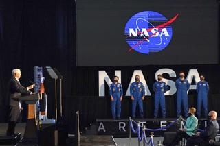 To oni staną na Księżycu NASA pokazuje astronautów