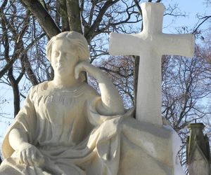 To najbiedniejsza wieś w województwie świętokrzyskim. Słynie z corocznego Święta Chleba