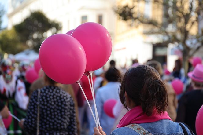 W centrum Lublina królował róż! Przez miasto przeszedł Marsz Różowej Wstążki