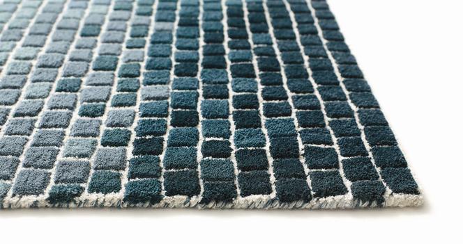 Nowe trendy: niebieski dywan