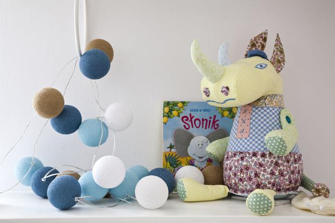 cotton ball dekoracja w pokoju dziecka