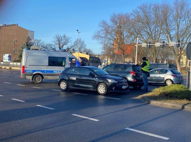 Stłuczka na dużym skrzyżowaniu w Lesznie 