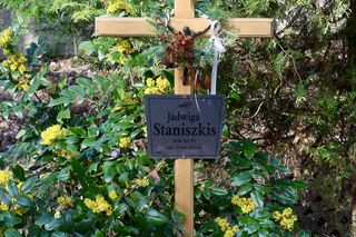 Tak wygląda grób prof. Staniszkis rok po jej śmierci 