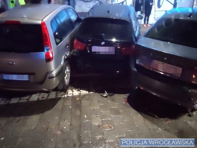 Pijany kierowca staranował i uszkodził pięć samochodów