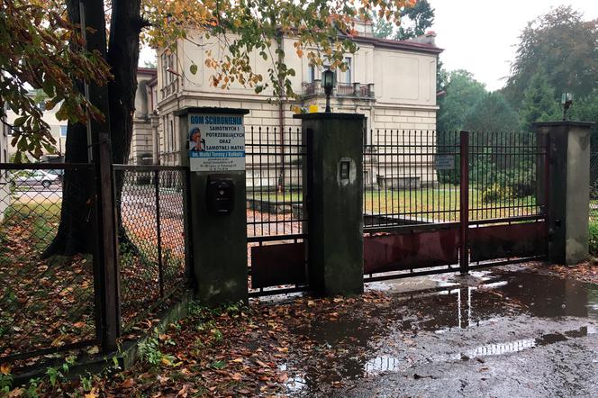 FAŁSZYWY KSIĄDZ WIĘZIŁ NAS W DOMU GROZY