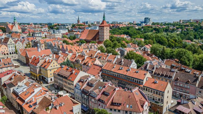 Najdroższe kurorty: Świnoujście, Międzyzdroje, Sopot, Mikołajki, Olsztyn, Kraków, Zakopane, Szczawnica, Szklarska Poręba, Świeradów Zdrój, Karpacz