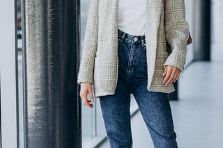 Między latem a jesienią. Idealne stylizacje na przejściową porę