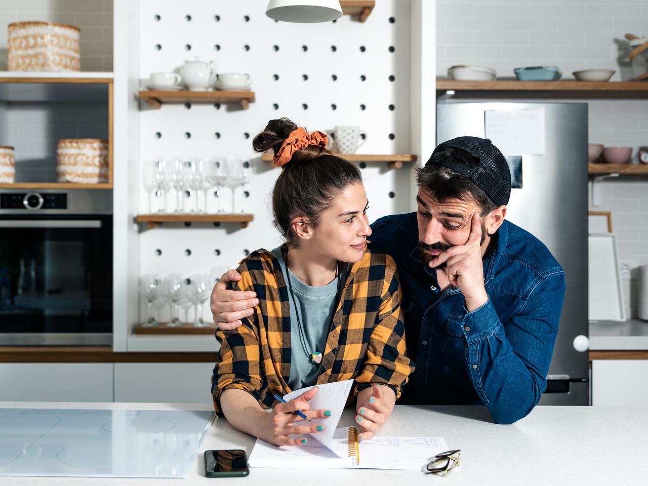 Czy planowanie seksu to dobry pomysł dla zabieganych rodziców? Gdy są chęci, a brak czasu i sił...