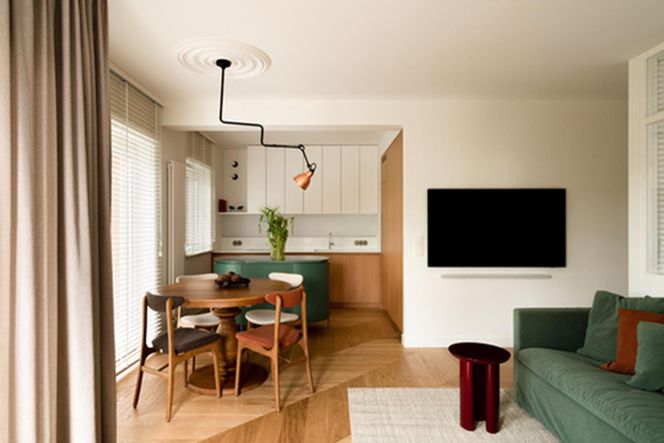 Nowoczesna harmonia. Przeszklenia, struktury i drewno w nowym projekcie Hanna Pietras Architects