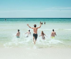 Połowa Polaków jedzie na wakacje. Bałtyk to tylko opcja