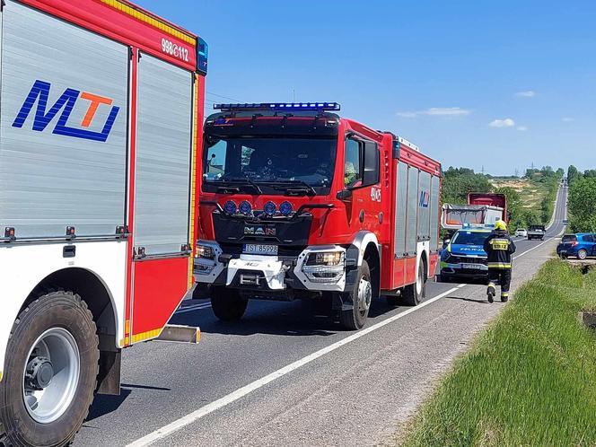 Wypadek na DK 42 w Parszowie. Auto wylądowało w rowie