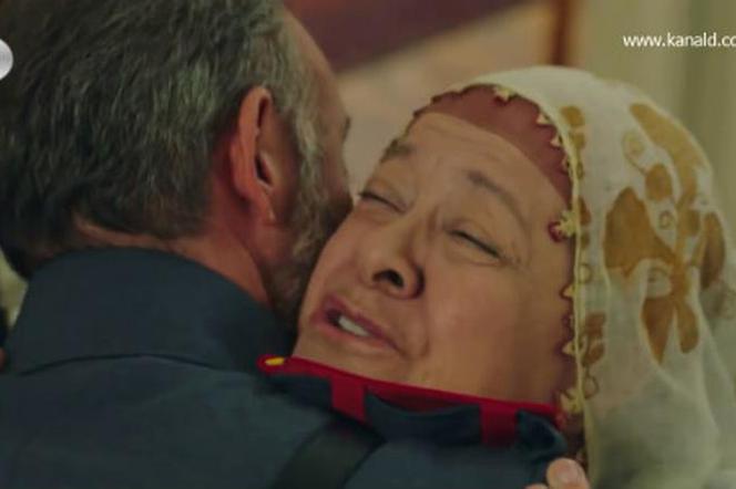Zraniona miłość – 7 odcinek: Cevdet spotyka się z rodziną. Matka nie może na niego patrzeć! WIDEO