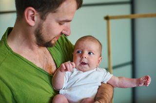 Młodzi szokują: więcej mężczyzn niż kobiet w Polsce chce mieć dzieci. Nie rodzą, to chcą