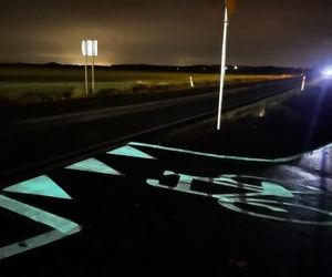 Droga dla rowerów oznaczona farbą fluorescencyjną w Wielkopolsce