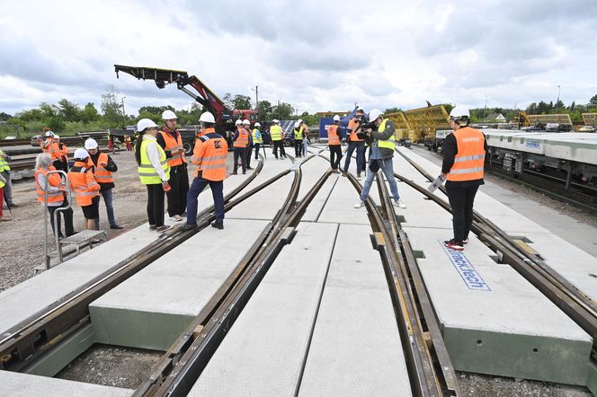 Kraków buduje Warszawie plac Zawiszy. Byliśmy w fabryce, gdzie powstanie 121 elementów wielkiej układanki