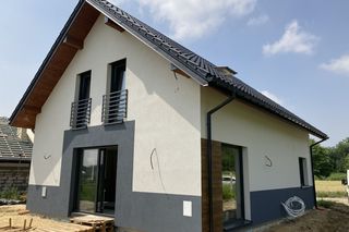 Jak tanio wybudować dom? Jaki koszt budowy domu drewnianego 70 m²