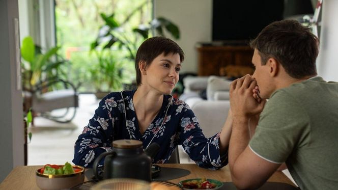 Na dobre i na złe odc. 965. Krzysztof Radwan (Mateusz Damięcki), Blanka (Pola Gonciarz)