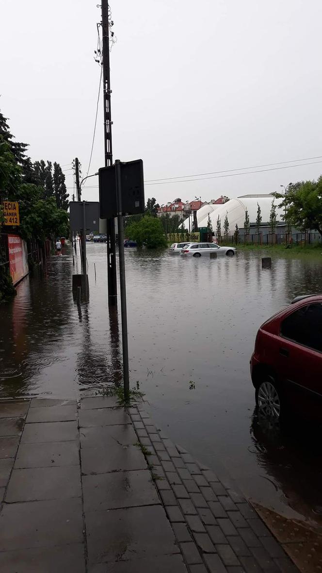 Tak ulewa topi Warszawę