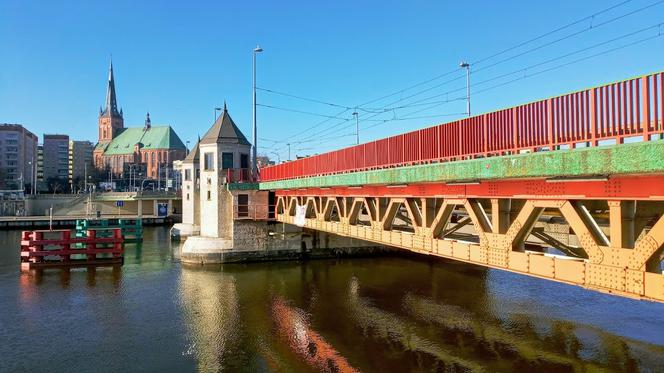Jeden z najważniejszych mostów w Szczecinie niespodziewanie zmienił nazwę! Co się stało?