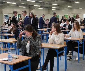 Matura 2024 z języka polskiego. Uczniowie CKZiU Budowlanki w Zielonej Górze przed egzaminem dojrzałości 