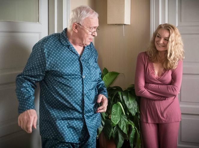 Rodzinka.pl 6 sezon. Janina (Halina Skoczyńska), Zenon (Michał Grudziński)