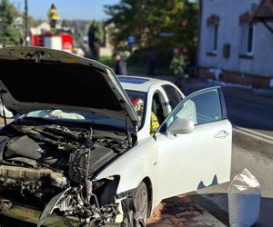 W Wąchocku auto osobowe wjechało w dom