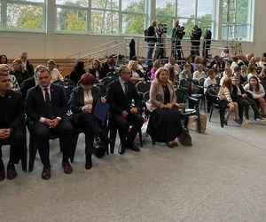Pierwsza Dama uczciła z uczniami 100 lat od nadania imienia Stefana Batorego Szkole Podstawowej w Liwie